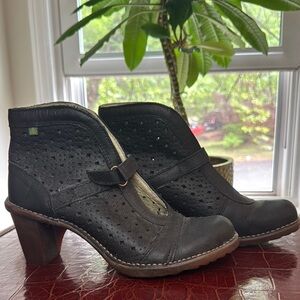 Women's Black Leather Ankle Boots by el naturalista